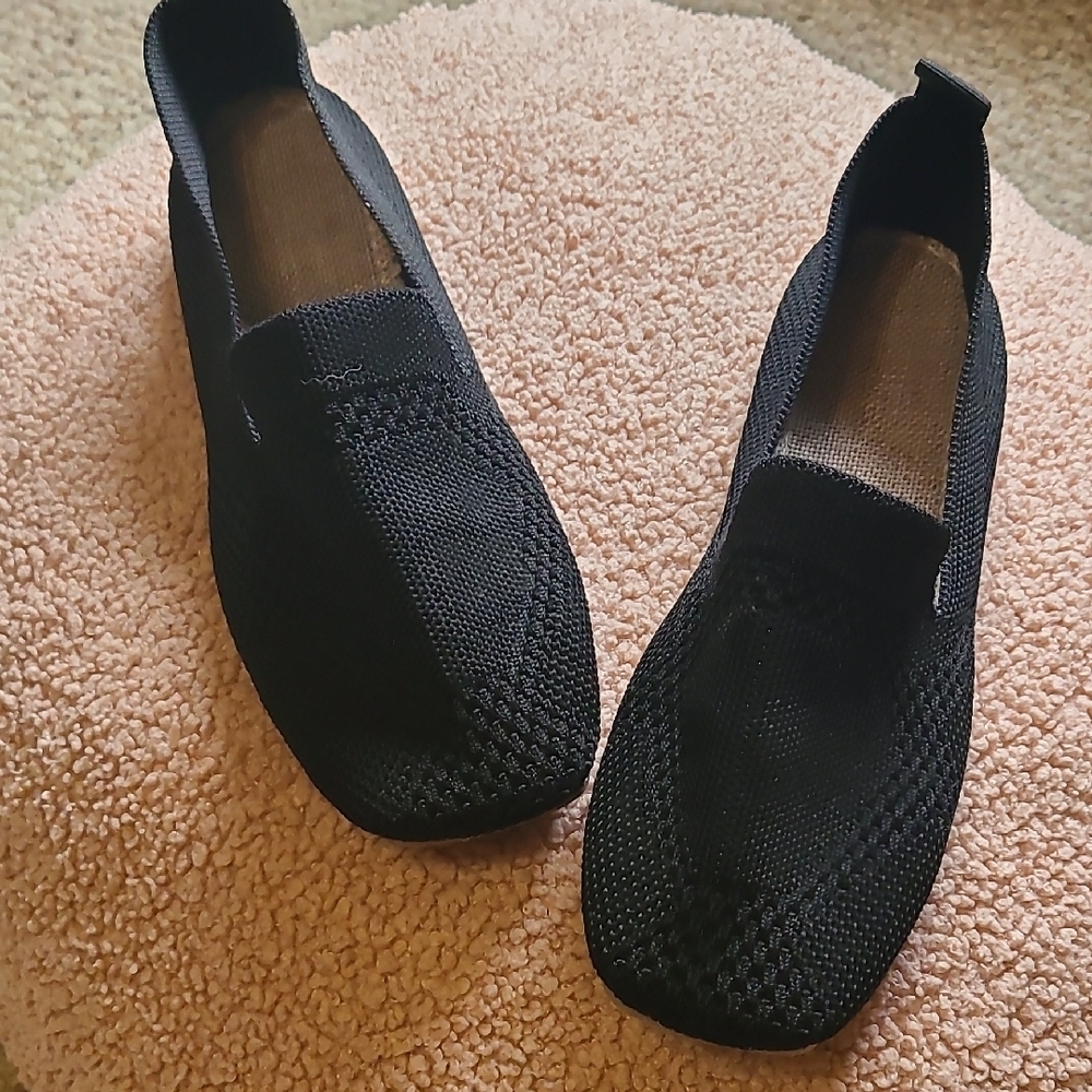 Black Casual Slip-On Loafers with Textured Design